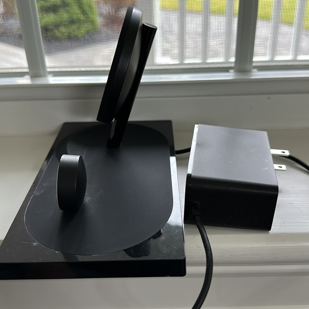iPhone watch charger - Picture 2 of 8